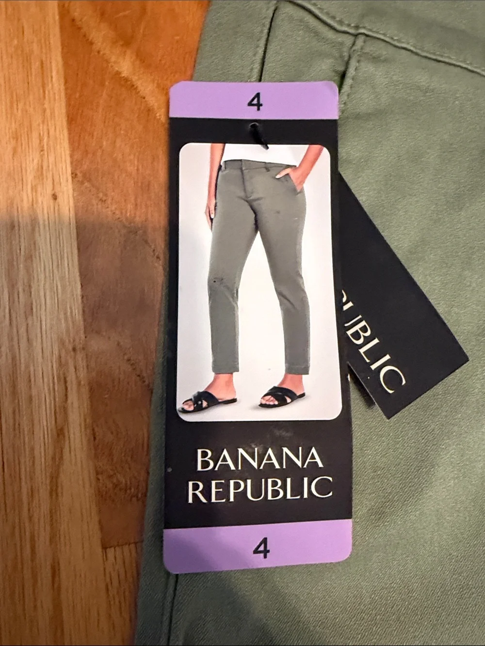 Banana Republic Women’s Cropped Chino Pant - Size 4 Olive Green